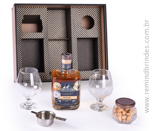 Kit Cachaça Personalizado com Garrafa, 2 Taças de Vidro, Pote de Petisco e Dosador