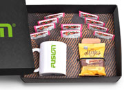 Brinde Kit Ch� - 1 Caixa de Ch� Ahmad Tea com 10 Sach�s Rosehip, Hibiscus e Cherry,1 Alfajor de Doce de Leite e 1 caneca de Cer�mica de 330 mL