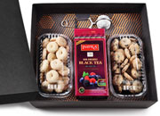Brinde Kit Ch� - 1 Caixa Met�lica de Ch� Premium Impra a Granel de 200 g Sabor Ch� Preto Aromatizado com Frutas Vermelhas, 2 Bandejas de Biscoitos Ama