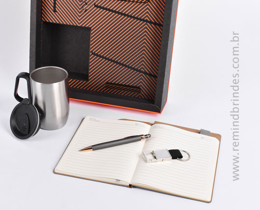 Kit Onboarding Executive 4 Peças com Caneca Inox Parede Dupla, Caderneta, Caneta e Chaveiro