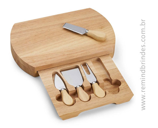 Kit Queijo Personalizado com Bolsa Térmica, Tábua com Espátulas, Azeite e 3 Temperos`