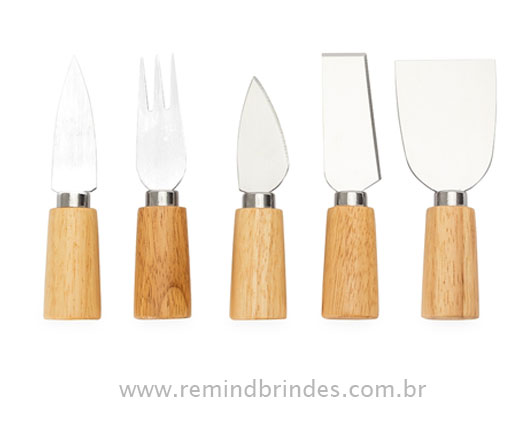 Kit Queijo Personalizado com Bolsa Térmica, Tábua com Suporte de Espátulas, Azeite e Temperos