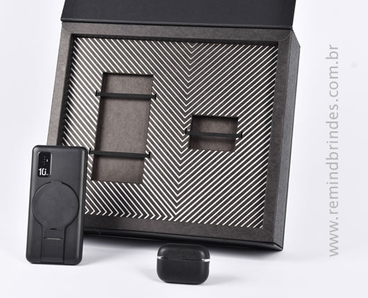 Kit Onboarding Tech Black 2 Peças com Carregador por Indução e Fone Bluetooth