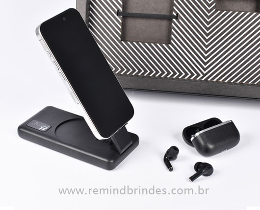 Kit Onboarding Tech Black 2 Peças com Carregador por Indução e Fone Bluetooth