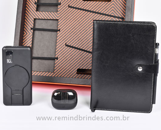 Kit Onboarding Tech Executive 3 Peças com Caderneta com caneta, Carregador Indução e Fone